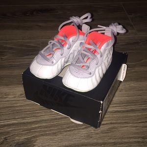 Baby’s Nike shoes size 2c